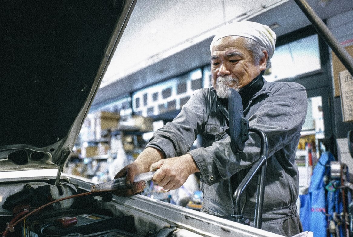 整備作業を行うスタッフ